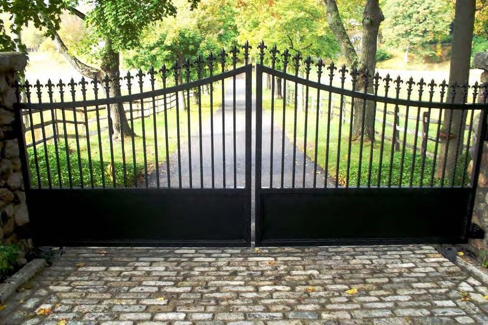 black-horizontal-panel-1800-between-posts