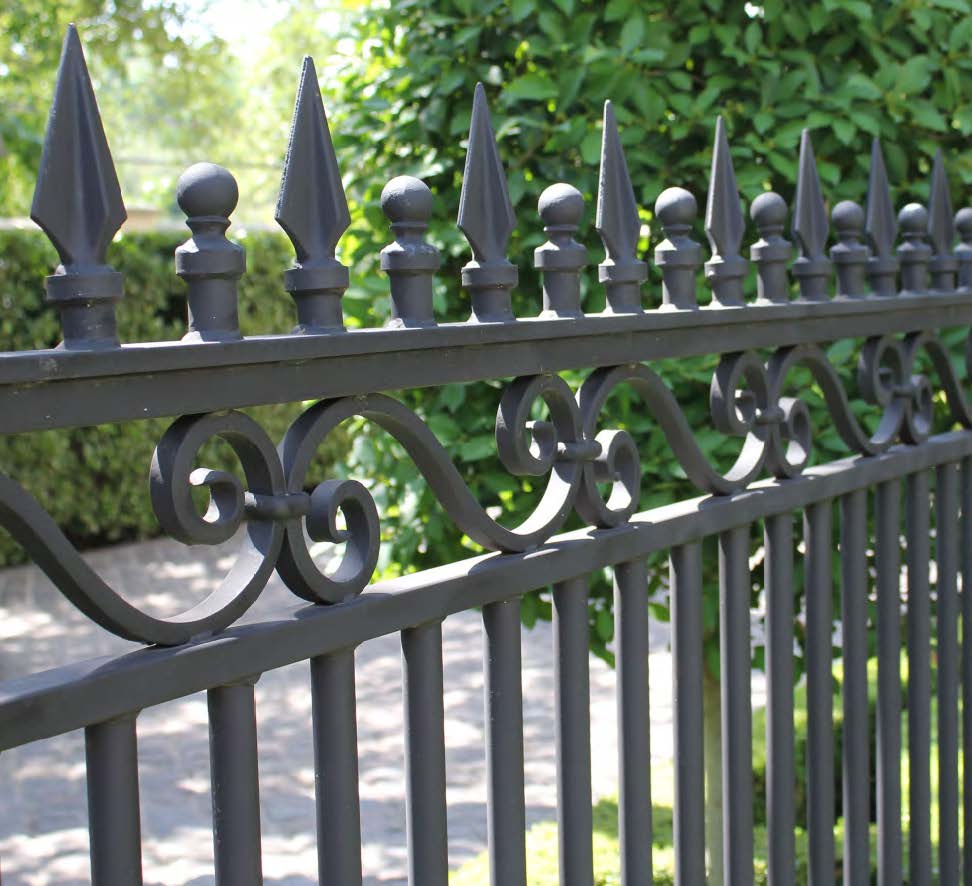 black-horizontal-panel-1800-between-posts